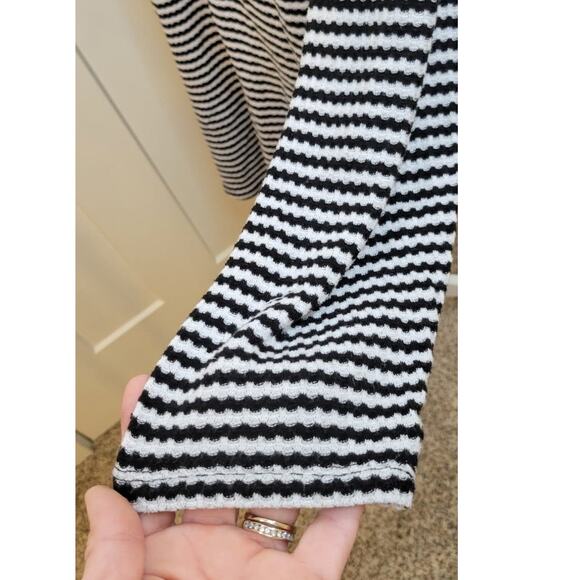 Torrid Shirt Womens Size 5 Long Sleeve Stiped Top Simple Casual Comfortable Top - Picture 5 of 5